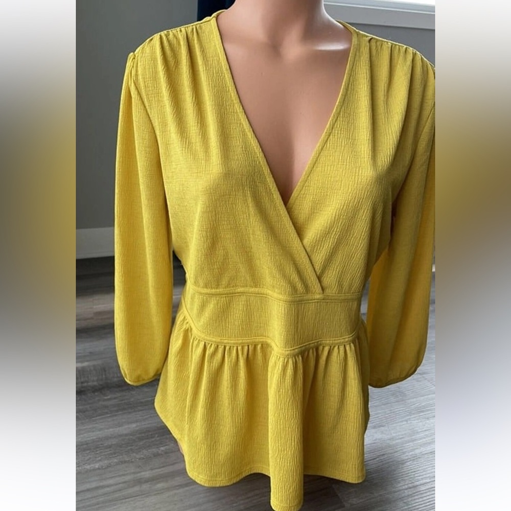 Ann Taylor Gold Yellow‎ V-Neck Blouse. Size LP(413)